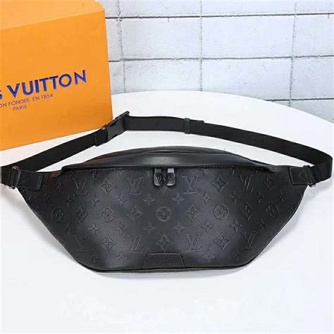 discovery bumbag louis vuitton.